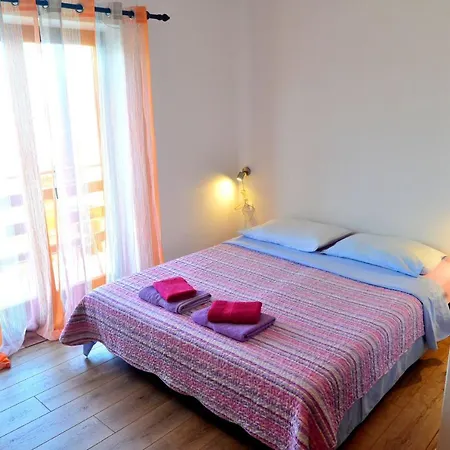 Sea View Apartment *