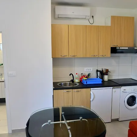 Sea View Apartment *