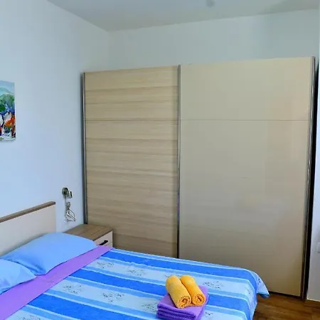 Sea View Apartment *